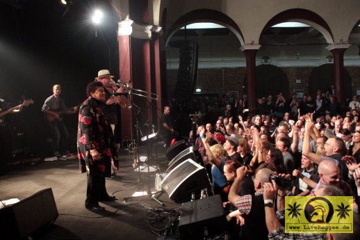 Doreen Schaffer (Jam) with Dr. Ring Ding - Dynamite Ska Festival - Felsenkeller, Leipzig 03.11.2018 (14).JPG
